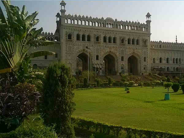 कैसे पहुंचे लखनऊ