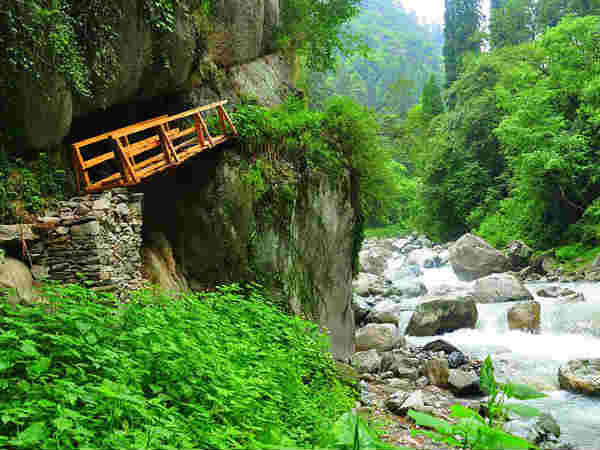 तीर्थान घाटी