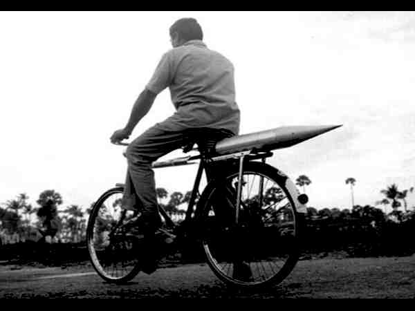 साईकिल पर ले जाया गया था पहला राकेट