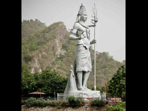 हर की पौड़ी में शिव की प्रतिमा