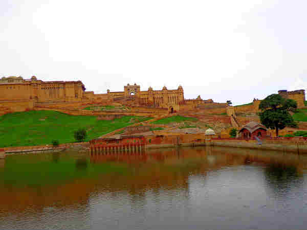 हाथी की सवारी का ले सकते हैं मजा