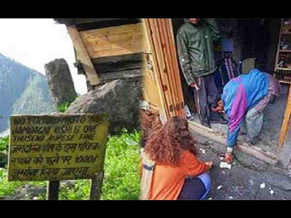 दुकान के बाहर से मांगना पड़ता है सामान