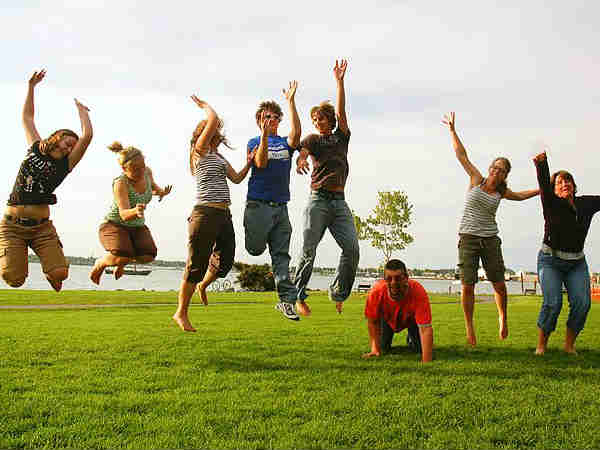 बड़े ग्रुप्स का फायदा