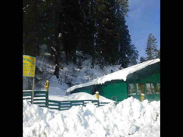 सर्दियों में ले स्कीइंग का मजा