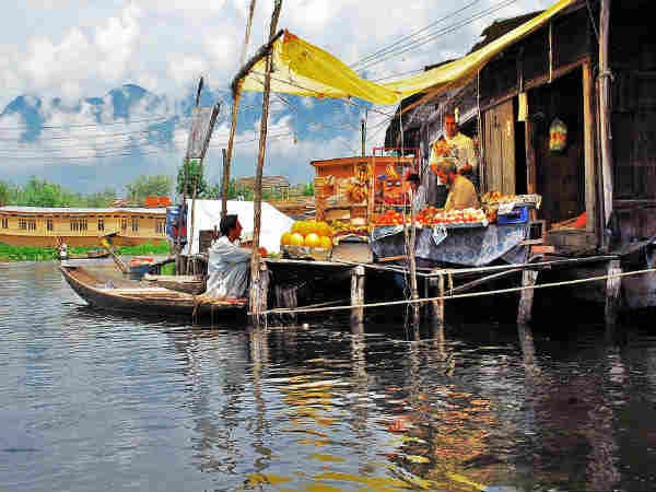 floating market on dal lake floating market on dal lake