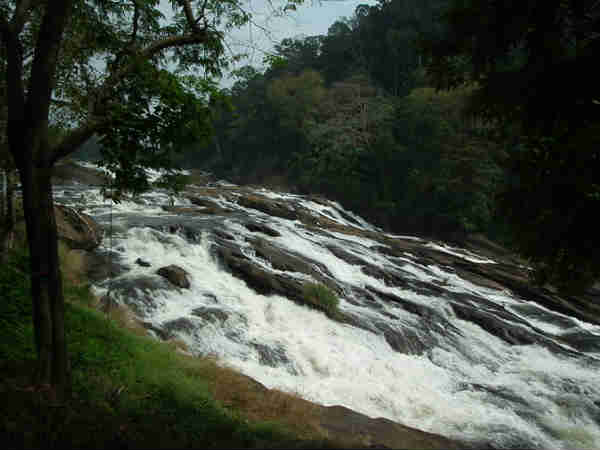 वाजहाचल झरना