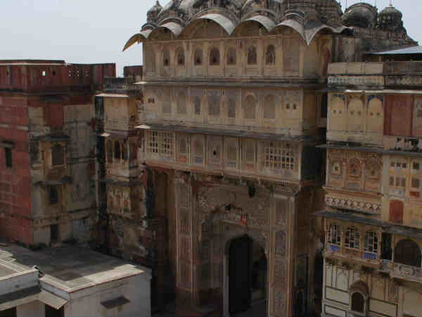 कैसे पहुंचे