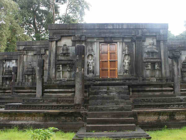 जंगल में स्थित मंदिर, गोरसोप्पा , कर्नाटक