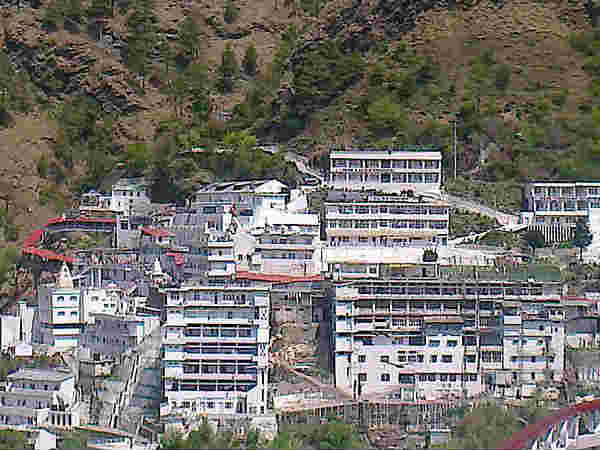 कीमती सामान लाकर में रखें