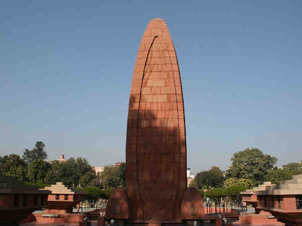 रेल मार्ग द्वारा