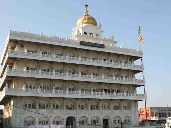 सड़क मार्ग द्वारा