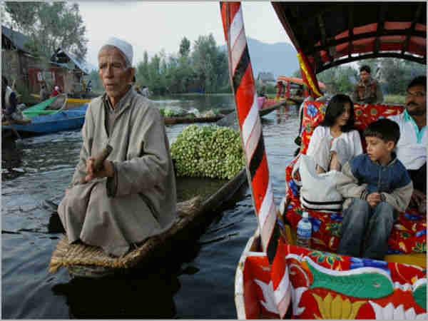 floating market on dal lake floating market on dal lake