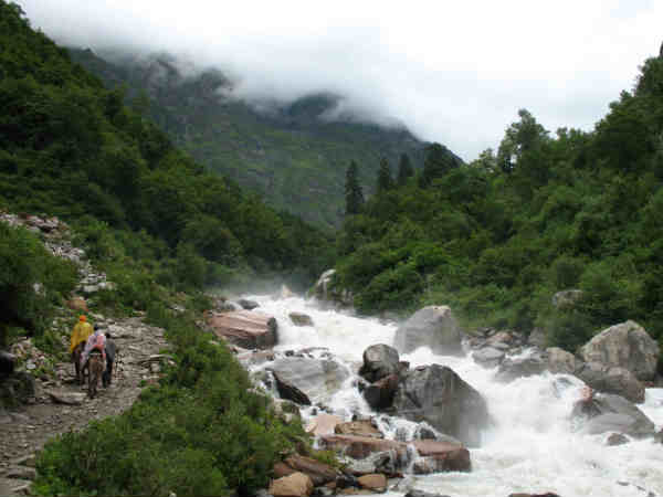 कैसे पहुंचे उत्तराखंड