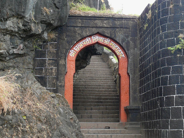 सज्जनगढ़ किला