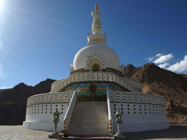 शांति स्तूप का निर्माण
