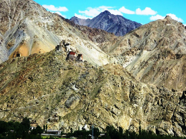 कैसे पहुंचे लेह