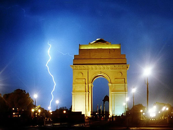 इंडिया गेट को निहारे