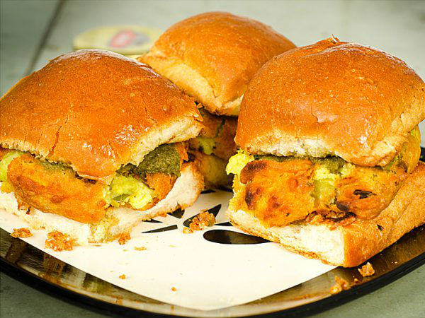 बड़ा पाव खाने के लिए केवल कर्जत जायें