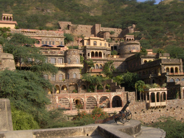 नीमराना किला