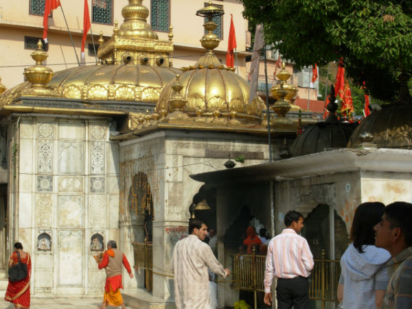 कैसे पहुंचे मंदिर