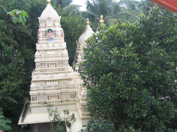 रास्ते में पड़ेंगे ये मंदिर