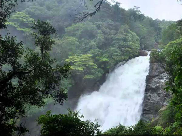 बेन्ने होल झरना