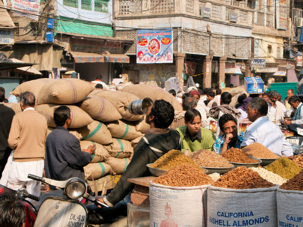 कितनी पुरानी है खड़ी बावली...