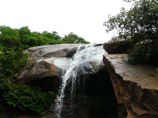 जलगंपराई झरना