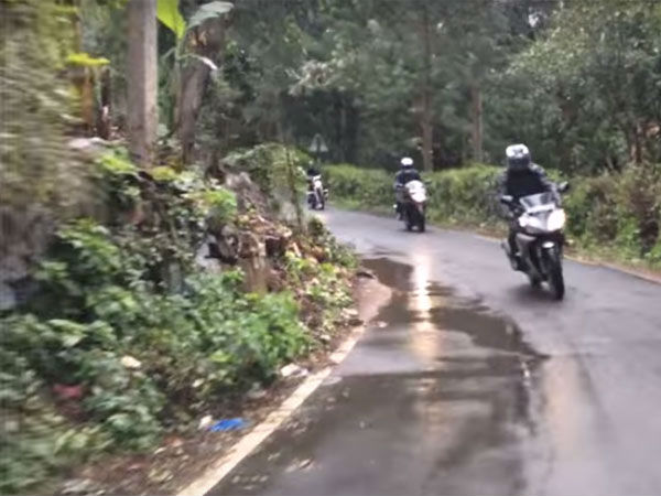 लूप रोड पर ड्राइव