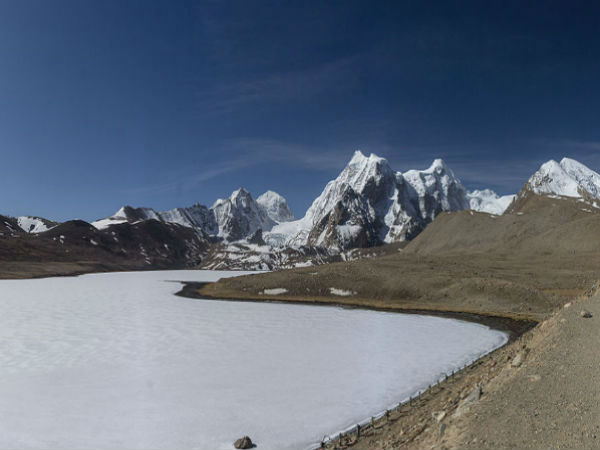 पवित्र गुरुडोंगमार झील