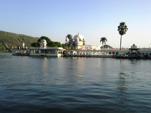 पिछोला झील पर क्या करे
