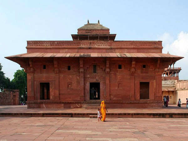 मरियम-उज़-ज़मानी पैलेस