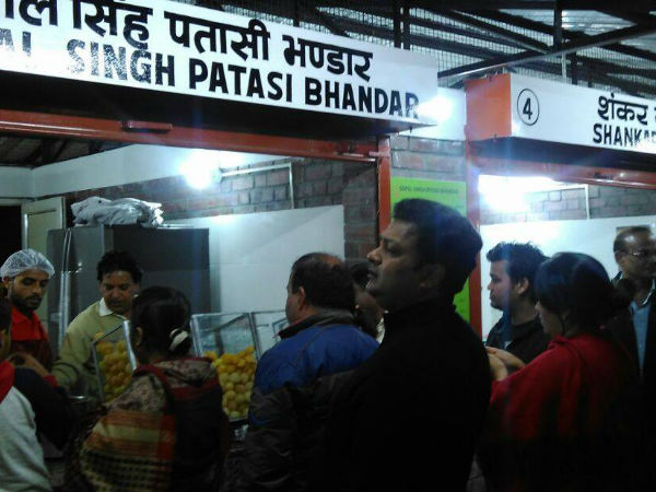 पारम्परिक व्यंजन साथ ही अतरिक्त सुविधाएँ