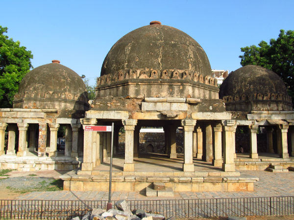 हौज खास किले का इतिहास