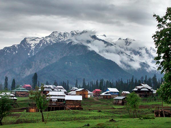 कश्मीर : हसीन वादियों की राजधानी
