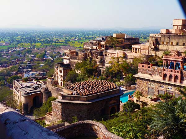 क्यों आएं नीमराना