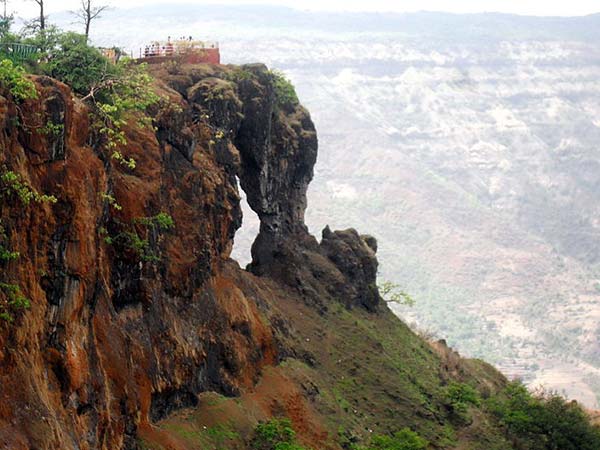 3- नीडल होल प्वाइंट, महाराष्ट्र
