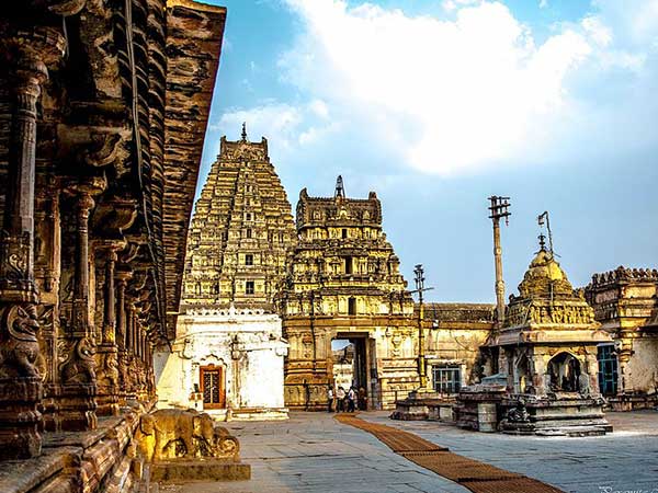 3- विरुपाक्ष मन्दिर हम्पी