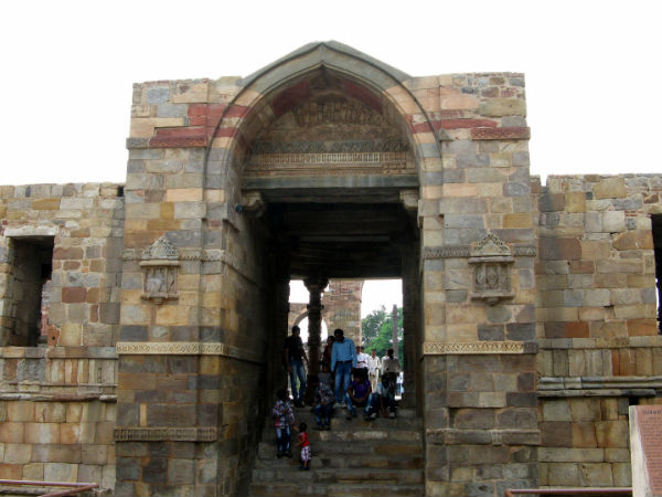 कुव्वत-उल-इस्लाम मस्जिद