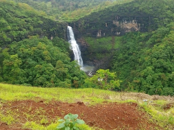दुगारवाडी झरना
