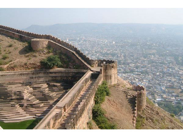 पहले जानते हैं नाहरगढ़ किले के बारे में