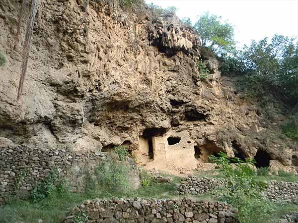 बाघ गुफाएं - जंगली बाघों का कब्जा