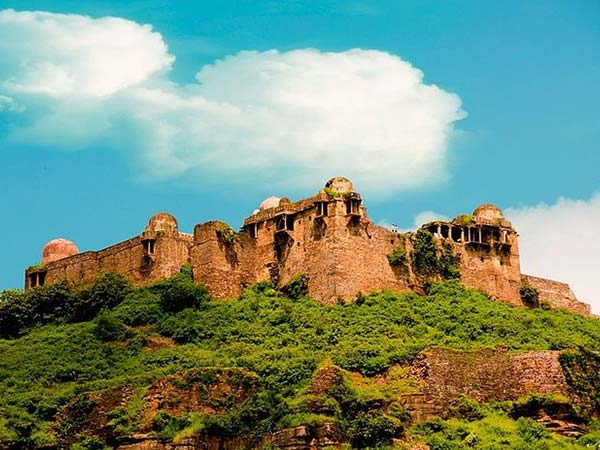 अकबर के गलत इरादे