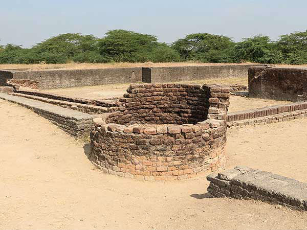 प्राचीन कुआं