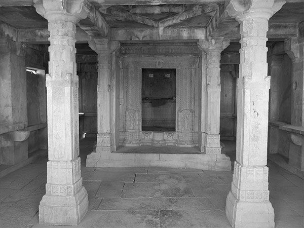 एक श्राप के चलते हुआ वीरान