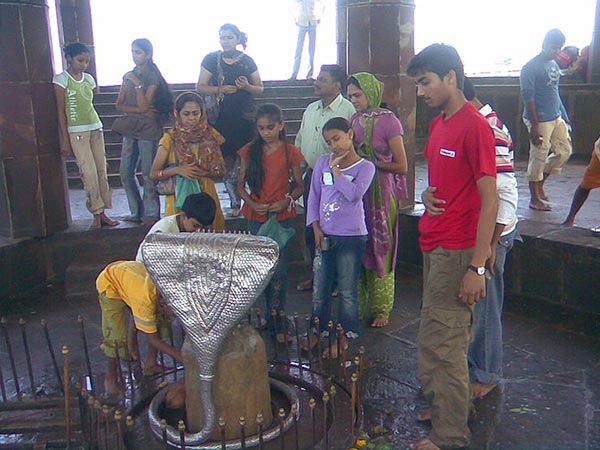 जहां मंदिर हो जाता है गायब
