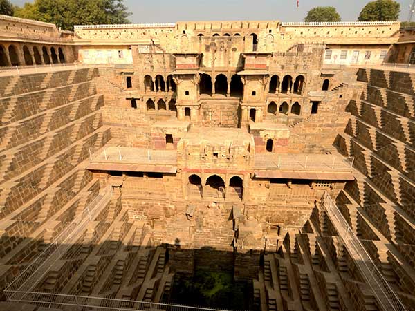रहस्यमयी सीढ़ियों का जाल