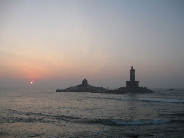 तिरुवल्लुवर मूर्ति