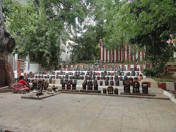 रहस्यमयी जलस्रोत वाला मंदिर