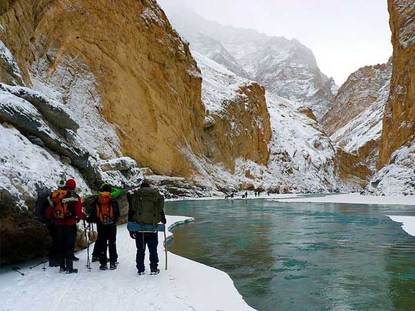 कैसे पहुंचे चादर ट्रेक